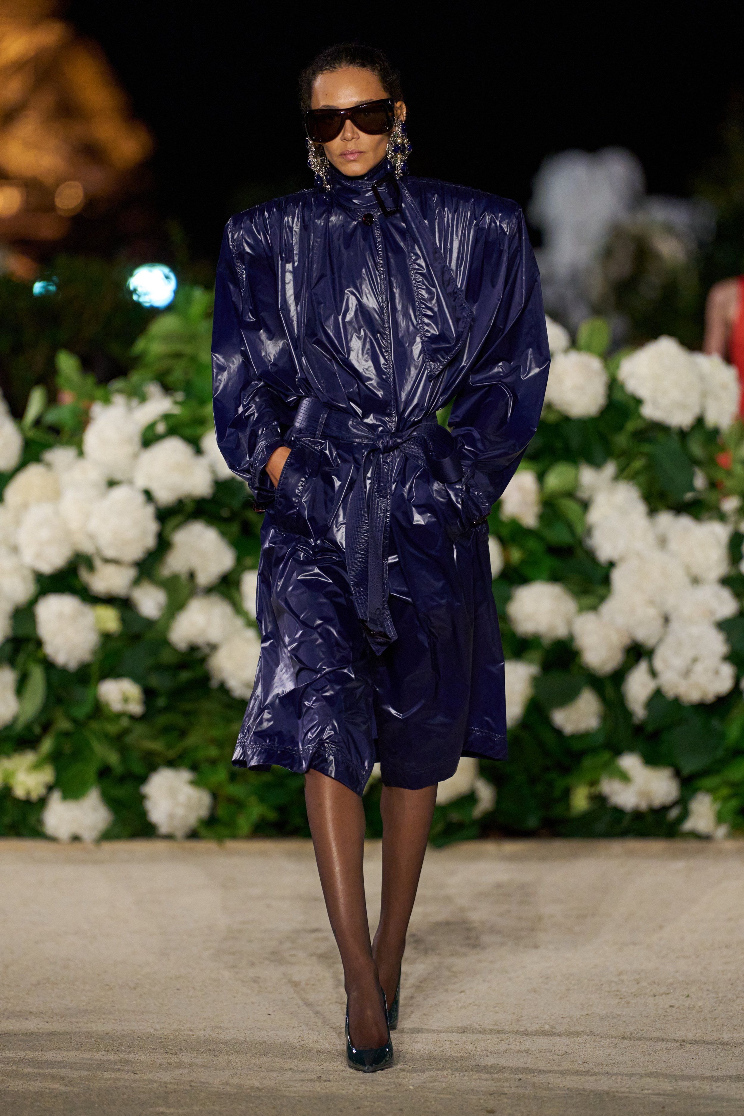 SAINT LAURENT SS26 - SHOW REPORT - BEHIND THE BLINDS —